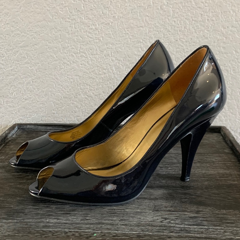 Marc Fisher Navy patent leather heels